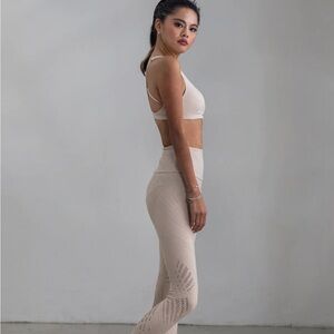 Onzie Textured Taupe Leggings